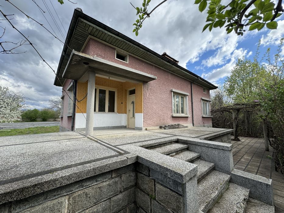 Продава се Къща в Казанлък - 100 кв.м за 1010 €/кв.м - Снимка #1