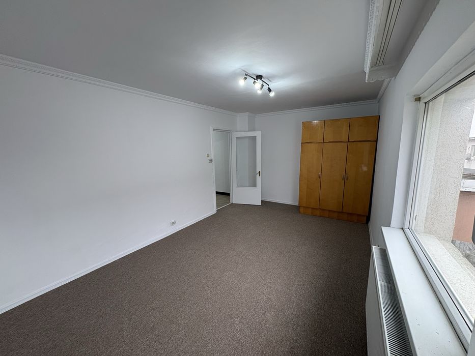 Inchiriez 2 camere decomandat