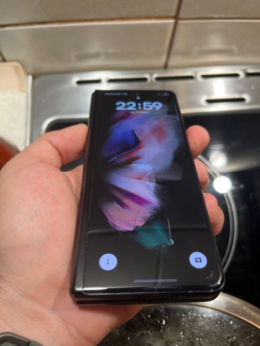 Продам Samsung Galaxy Z Fold3