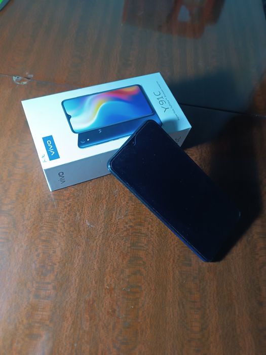 Продаю телефон Vivo Y1S