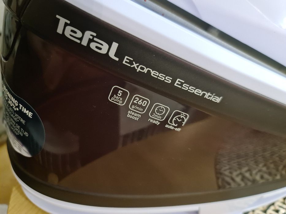 Tefal Express Essential Sistem de călcat cu aburi 5.2bar cu rezervor 1