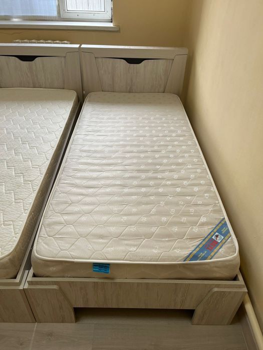 Продам односпальные кровати (2 шт)