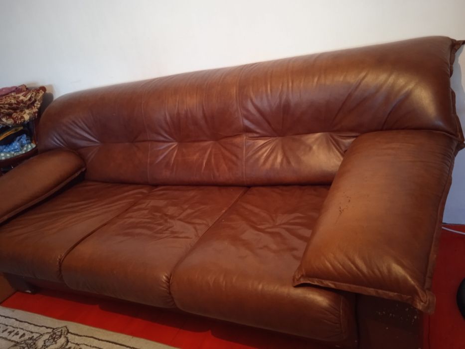 Тумбочки,  диван,  компьютерный стол