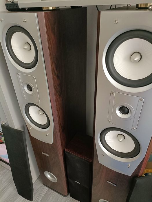 Sistem audio complet (boxe și amplificator)