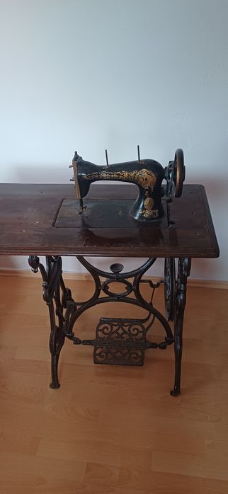 Masina de cusut Ringschiff.Piesă  muzeu,colectie perioada interbelică.