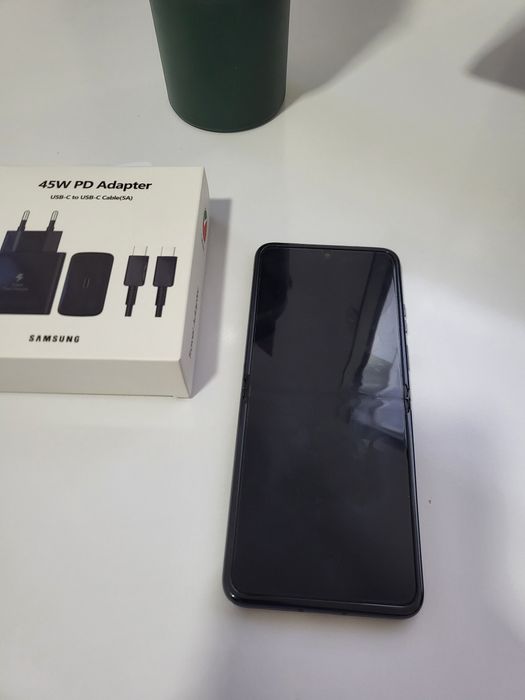 Motorola RAZR 40 ultra yoki Razr+ 2023 ekran holatlari zur 256 gb