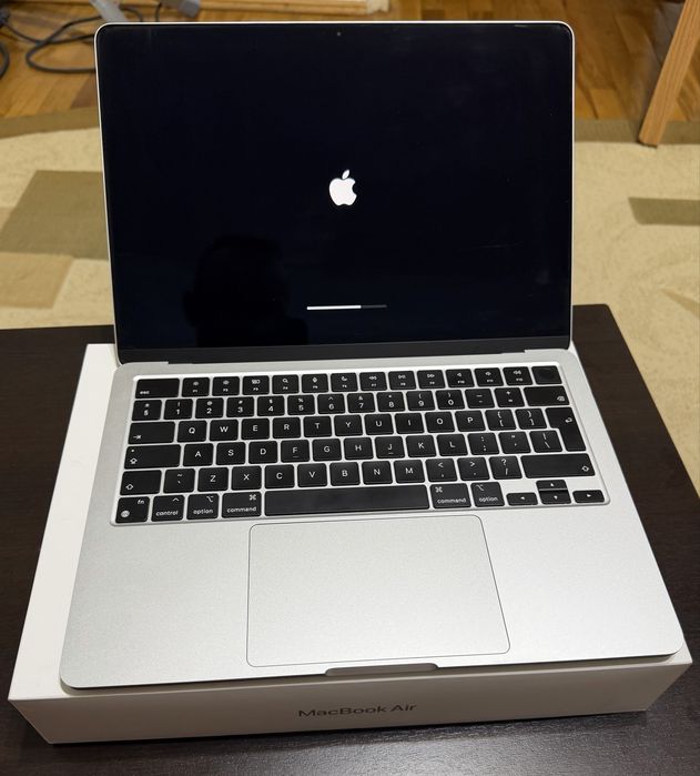 Macbook Air 13 silver 16gb/256 M3