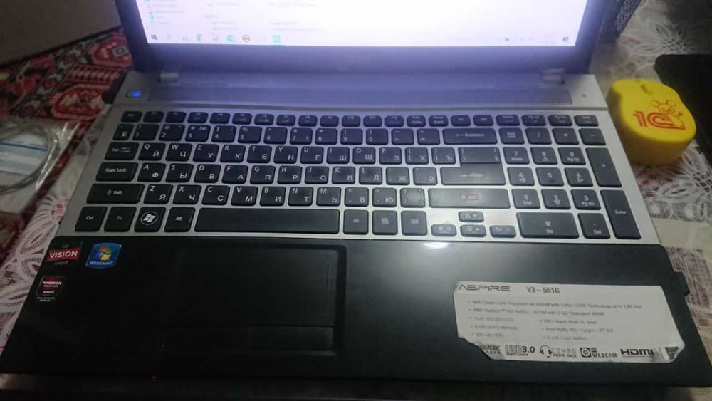 Продам свой Ноутбук Acer Aspire V3-551G- (черный)