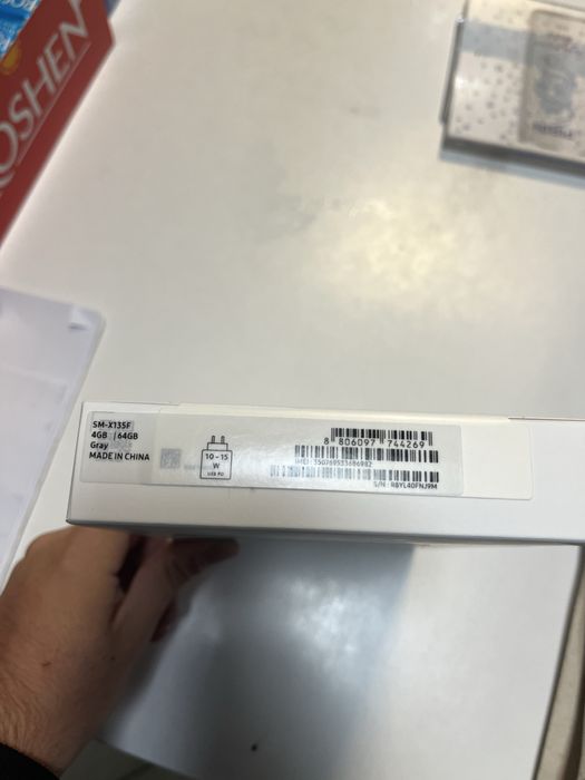 Продавам чисто нов таблет марката му е Samsung galaxy tab a11