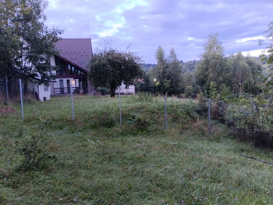 Teren intravilan Bran 1612 mp utilitati drum asfaltat 40 e/mp situat pe Via Transilvanica