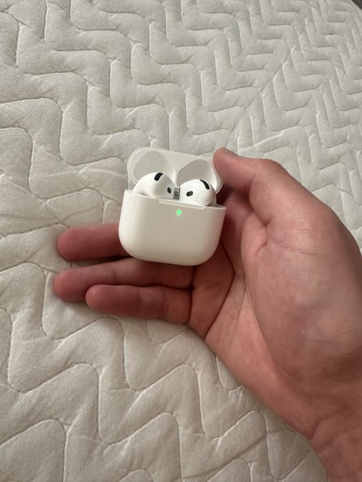 Продаются наушники Airpods 4