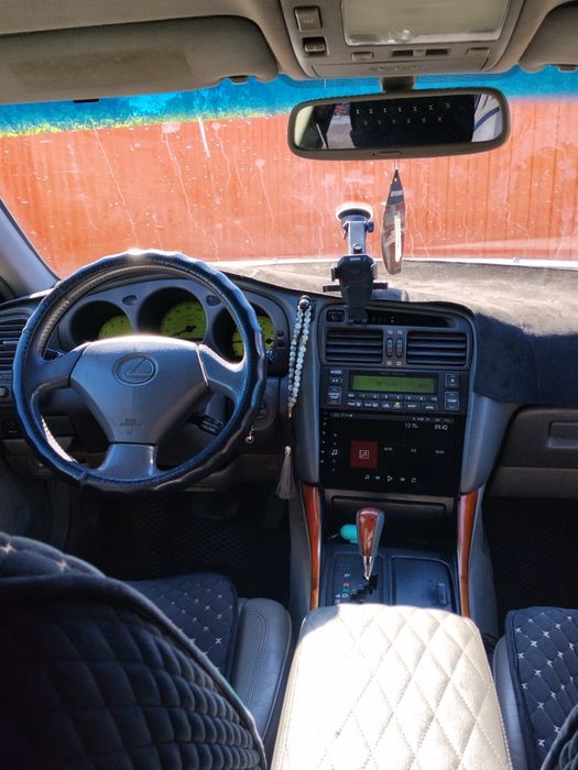 Машина Лексус GS 300