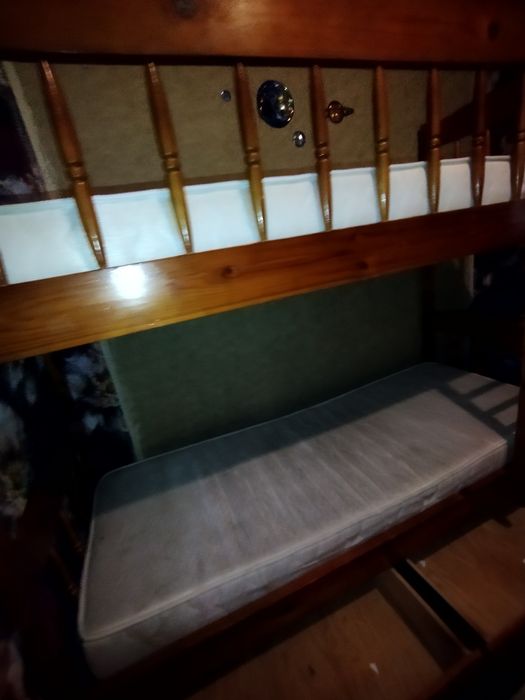 Двухъярусная кровать