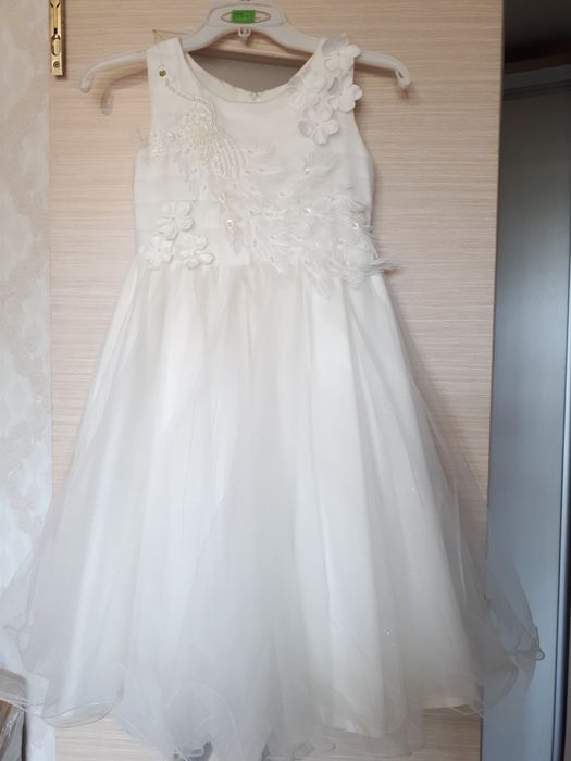 Продам красивые платья от 4000