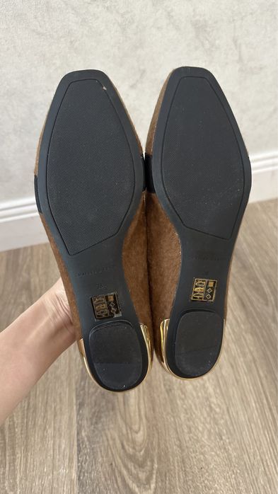 Лоферы charles and keith