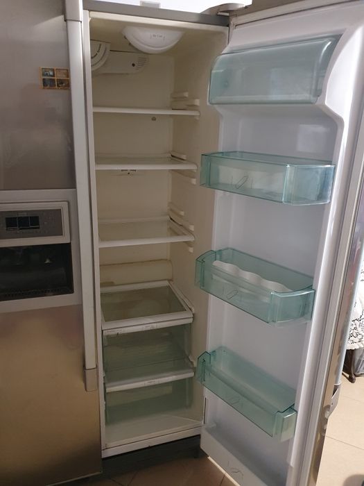 Продавам хладилник Hotpoint
