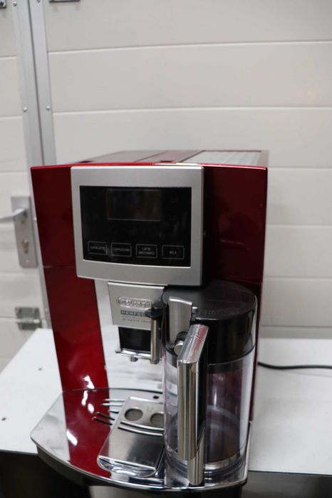 DeLonghi ESAM5708 автоматична машина за капучино, лате и еспресо