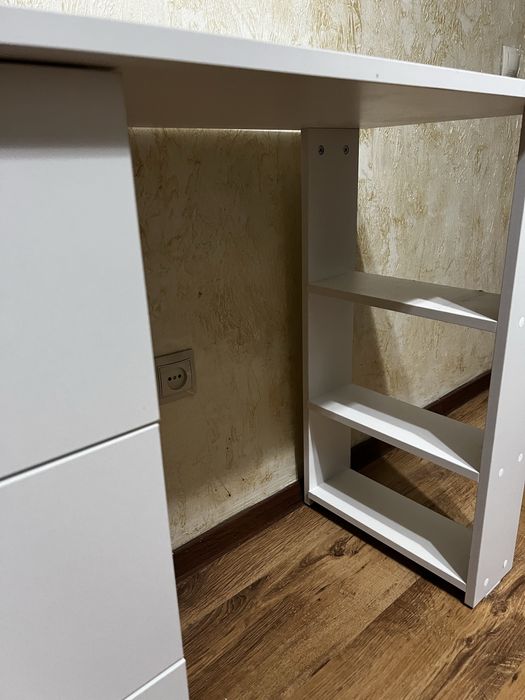 Продаю два стола в идеальном состоянии!