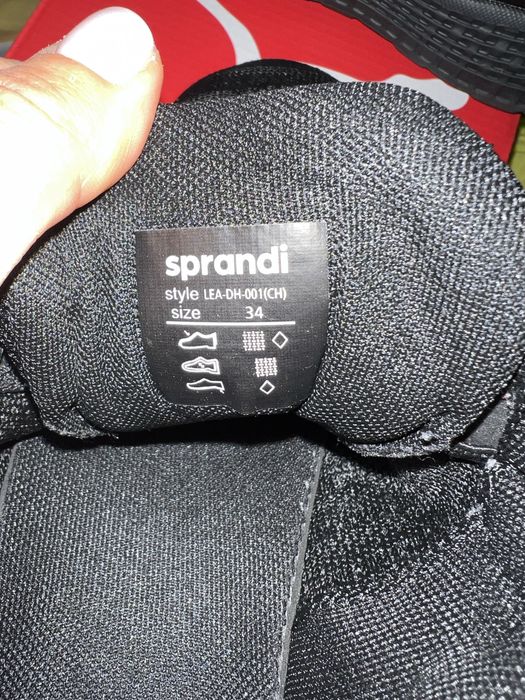 Adidasi sprandi marimea 34