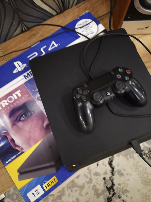 Продам игровую приставку Sony PS4