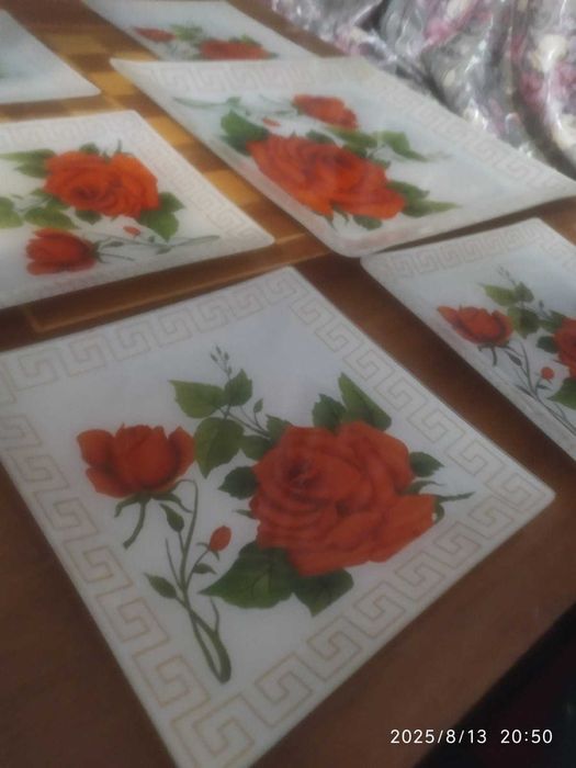 Квадратные  стеклянные тарелки