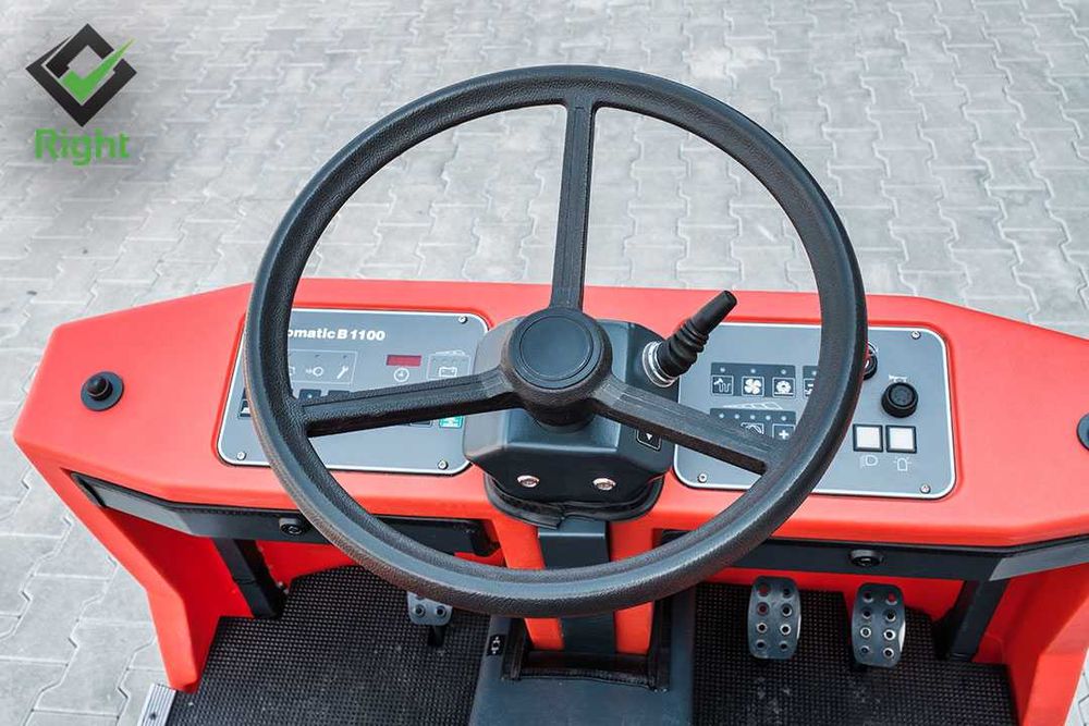 Машина за почистване на под Hако B 1100 / ЛИЗИНГ