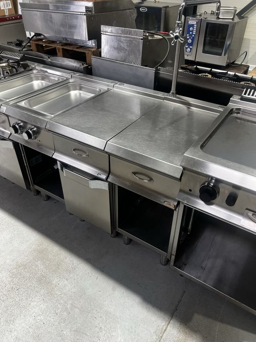 Linie gatit MBM Italia - seria 700 - un aragaz - 2 grill -2 bain marie