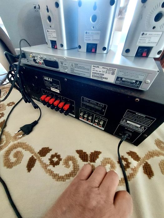 Amplificator AKAI plus bonus un DVD