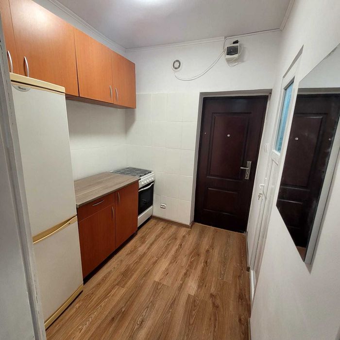 Vând cameră de camin zona Tractorul