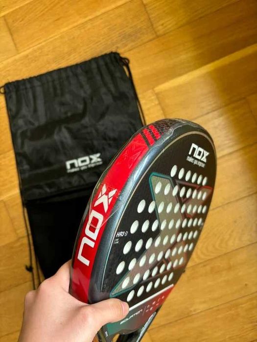 Paleta padel NOX Equation cu husa si protectie