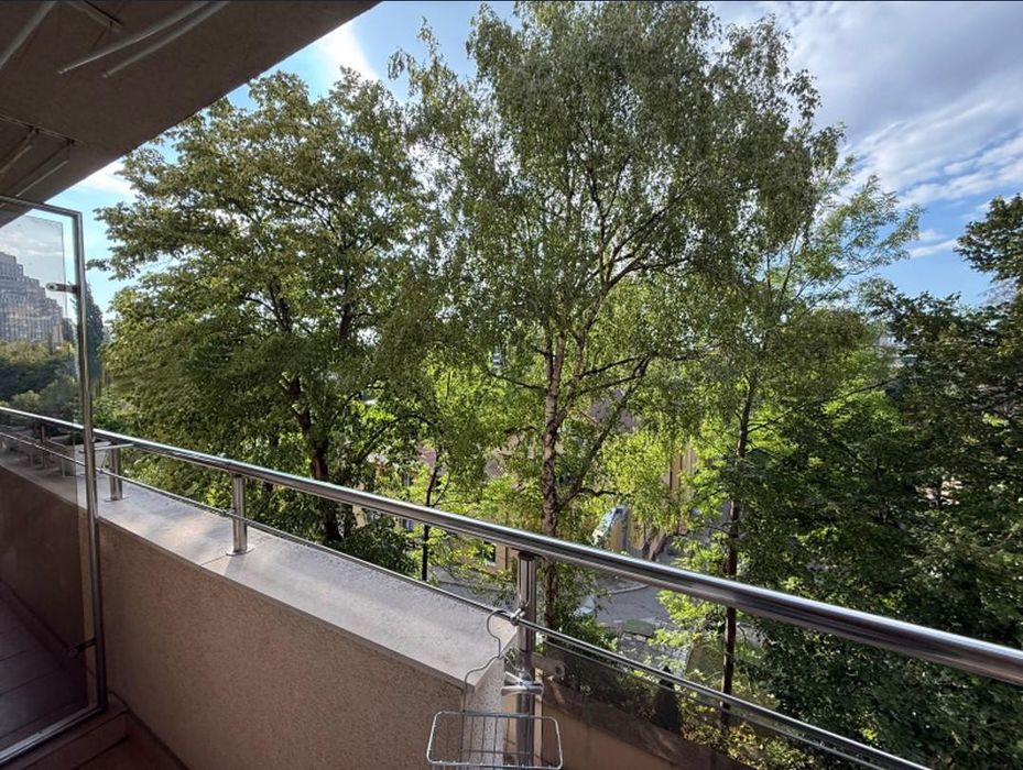 Дава се под наем Тристаен апартамент в София, Изток - 95 кв.м за 849 € - Снимка #9