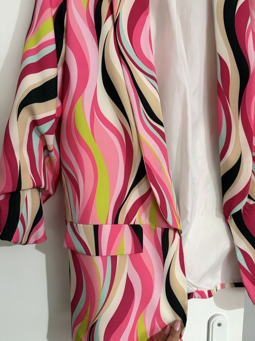 Дамско сако с цветен принт