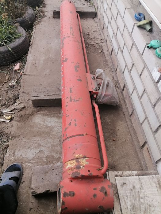 Продаётся Гидравлическии  цилиндр