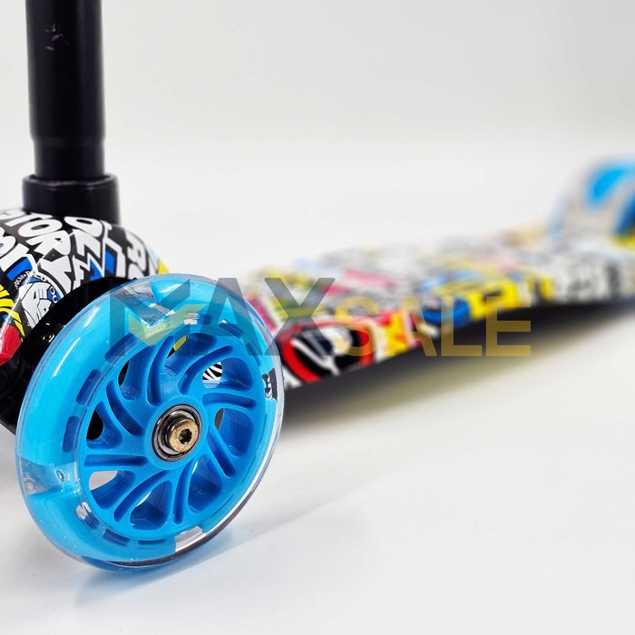 Детска тротинетка триколка 3 светещи колела синьо многоцветна