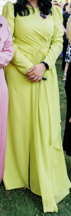 Яркое вечернее платье