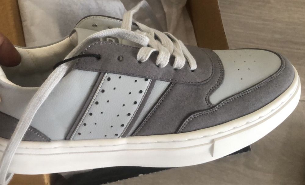 Кроссовки новые.