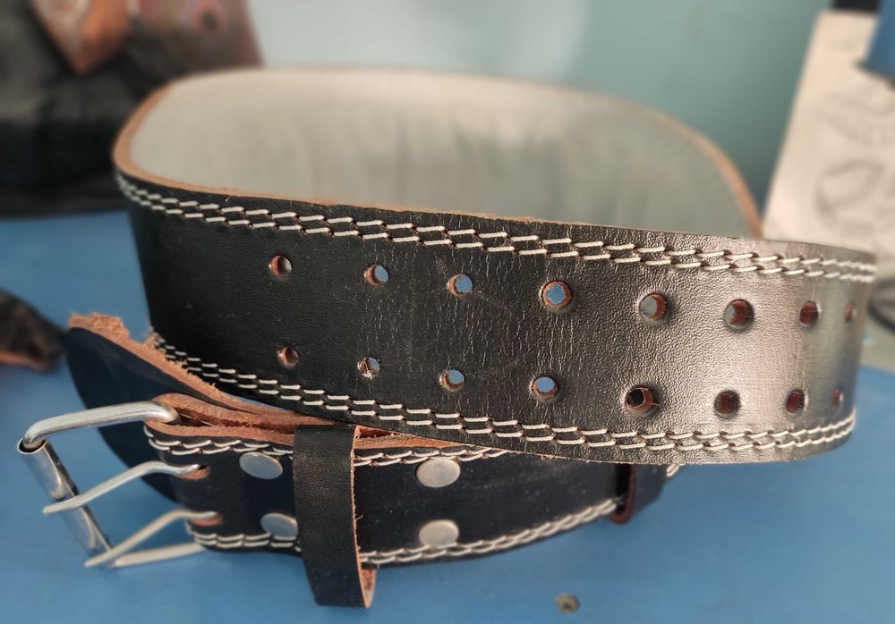 Чисто нов колан ест.кожа за вдигане на тежести Body Sculpture