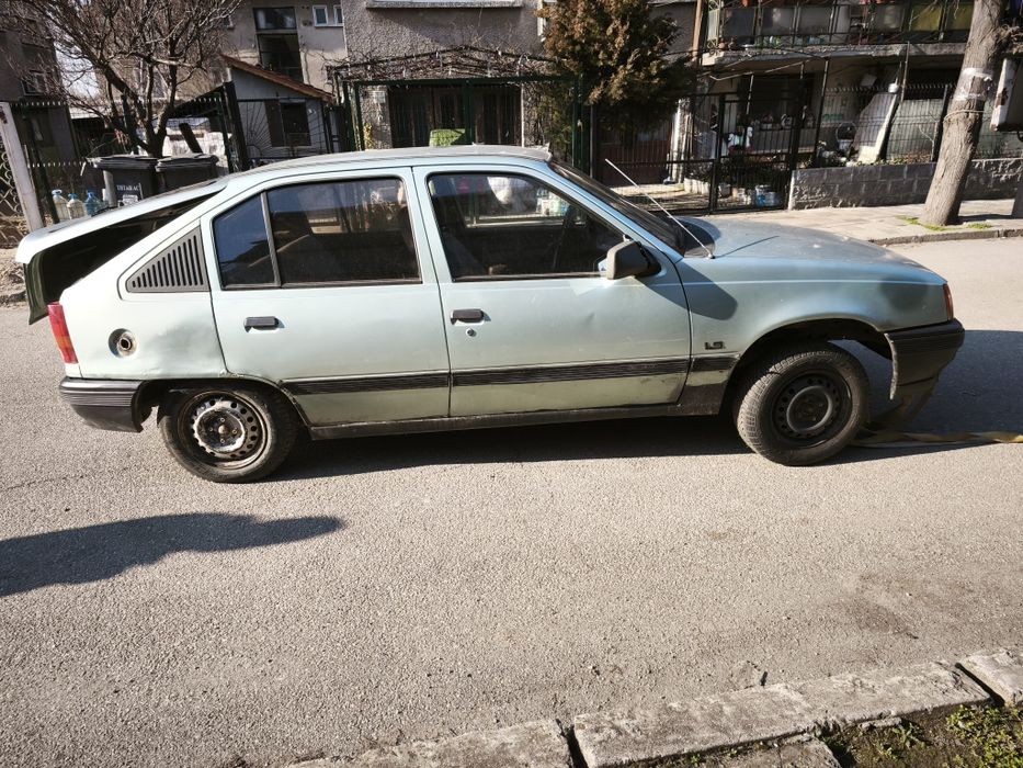Продава се на части OPEL KADET 1.6 75Kс
