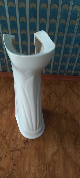 Раковина для ванной с пьедесталом