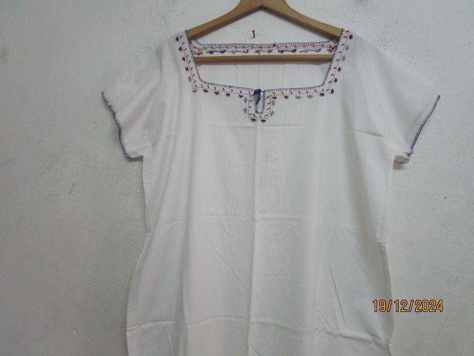 Автентична кенарена нощница с бродерия