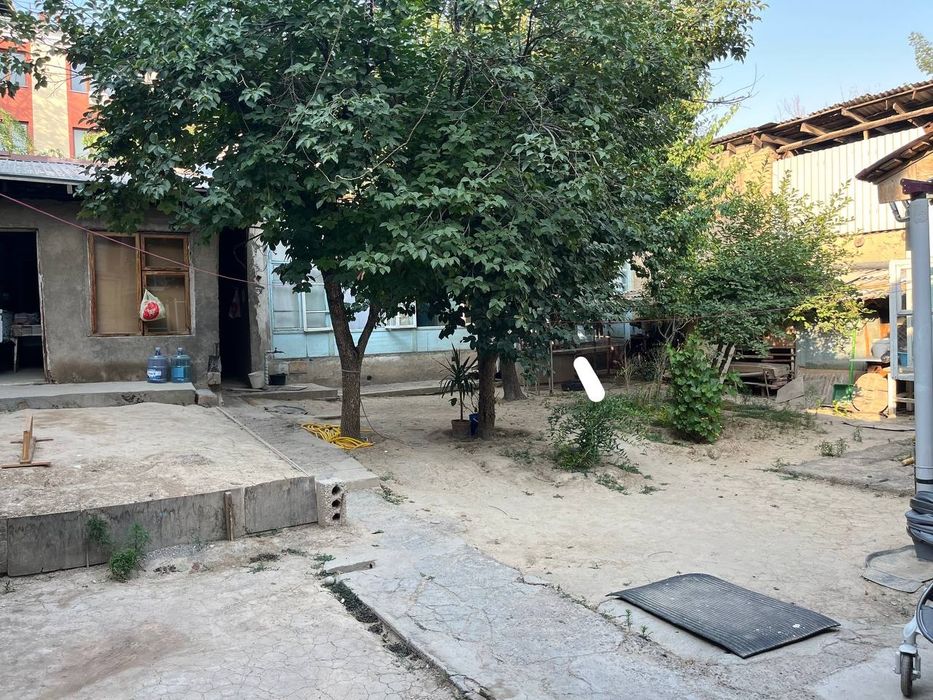 Продаю дом в Мирзо Улугбексий районе орентир Мирзо улугбекский Военком