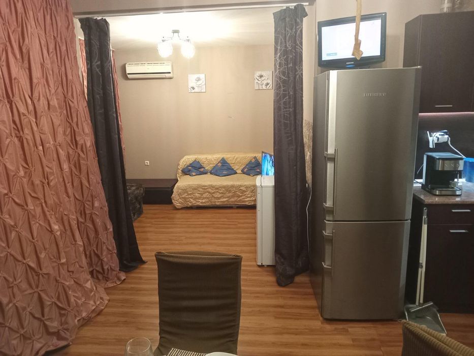 Дава се под наем Двустаен апартамент в Варна, Център - 55 кв.м за 500 € - Снимка #2