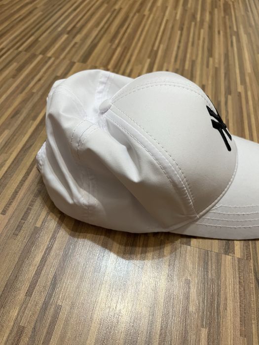 Бяла шапка New Era