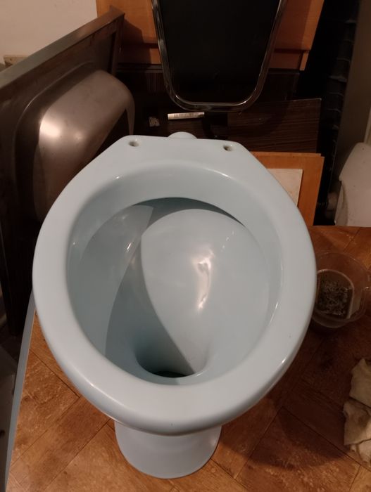 Тоалетни чинии  долно от. и за вграждане  бели, мивки различни