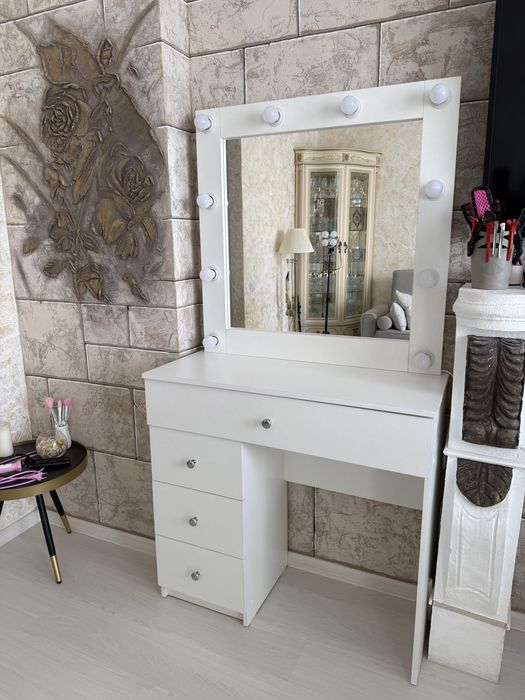 Стол визажиста / гримерный стол