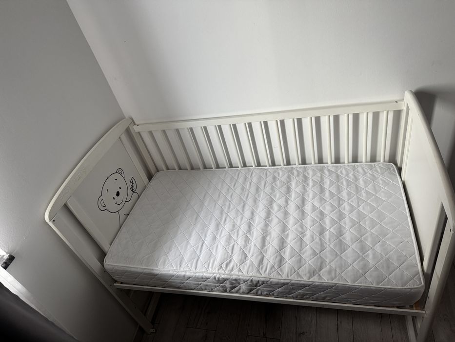 Pătuț din lemn cu laterala culisantă BabyNeeds