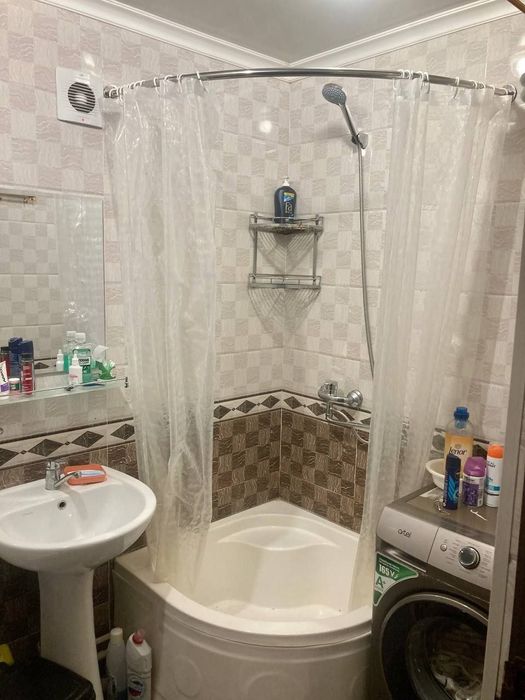 Срочно продам чиланзар 6.  3/3/4 балкон 2*6