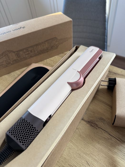 Dyson airstrait преса сешоар