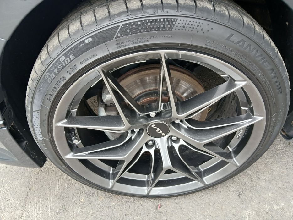 Продам диски r18 с резиной