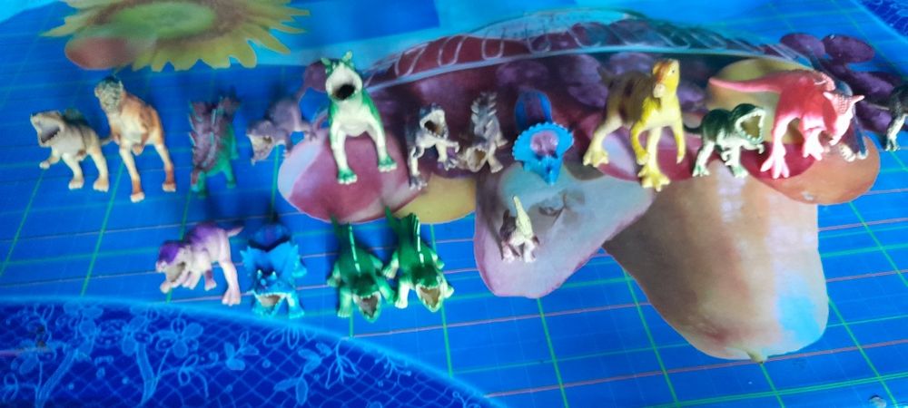 игрушки динозавр